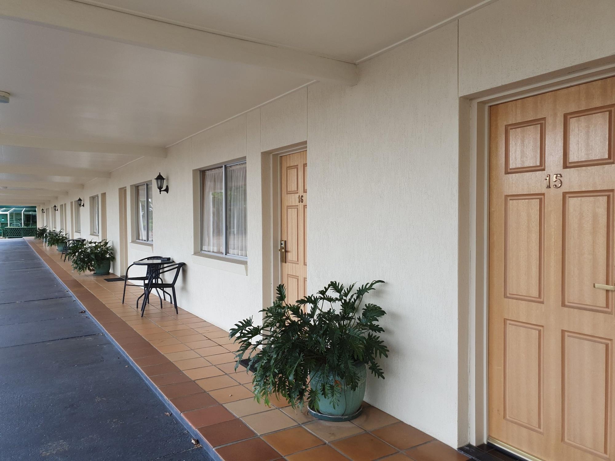Mcnevins Maryborough Motel Exterior photo
