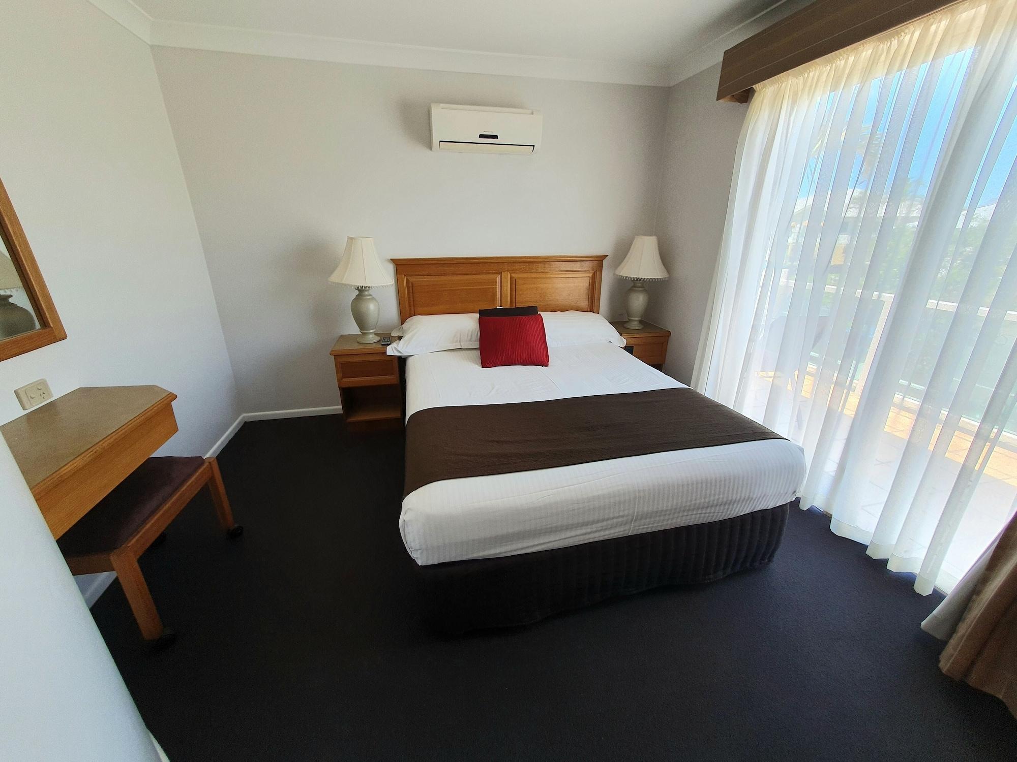 Mcnevins Maryborough Motel Exterior photo
