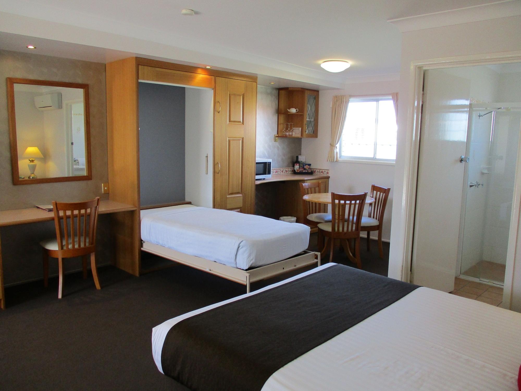 Mcnevins Maryborough Motel Exterior photo